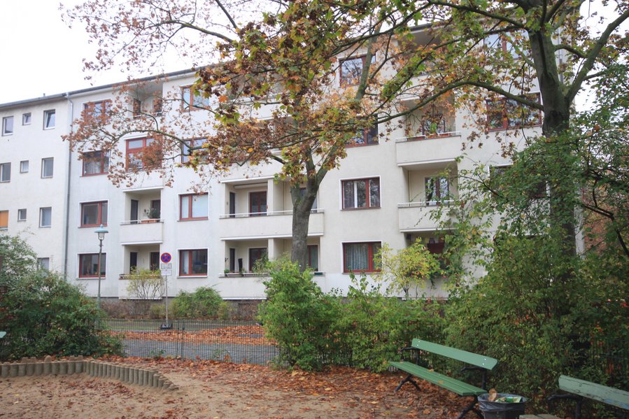 Bezugsfreie 2 1/2-Zimmer-Wohnung mit Blick auf den Althoffplatz in beliebter Lage von Berlin-Steglitz
