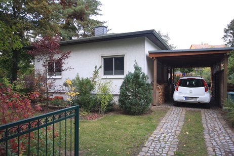 Charmantes Kleinwohnhaus auf sehr schönem angelegten Gartengrundstück in direkter Nähe zum Falkenhagener See