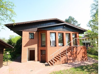 Großes Einfamilienhaus mit Einliegerwohnung und Gästehaus mit unverbaubarem Blick in die Natur!