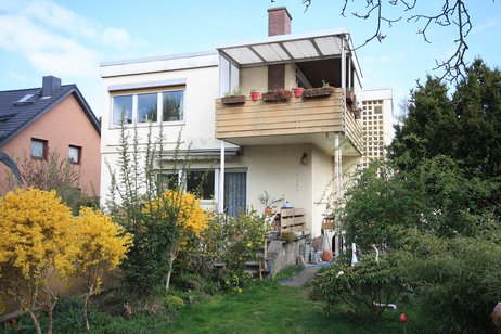 Großzügiges Ein-/Zweifamilienhaus mit Garage auf sonnigen Süd-/West-Grundstück