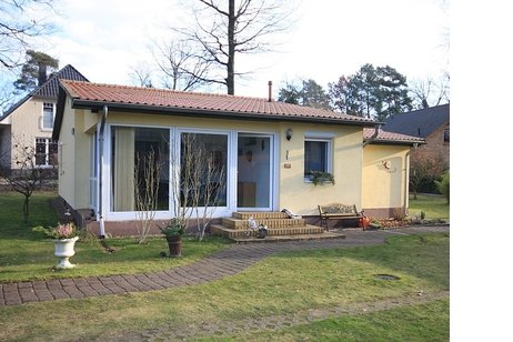 Interessantes Einfamilienhaus im Bungalowstil auf sonnigem Gartengrundstück in beliebter Wohnlage